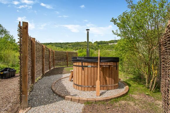 The Lakeside - St Andrews Lakes, Halling