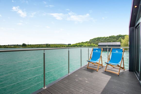 The Lakeside - St Andrews Lakes, Halling