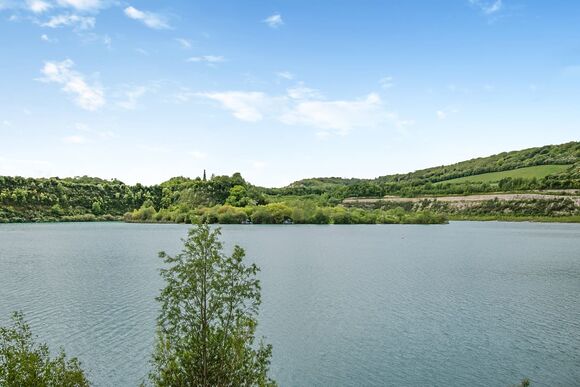 The Lakeside - St Andrews Lakes, Halling