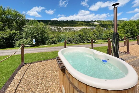 Willow Lodge - St Andrews Lakes, Halling