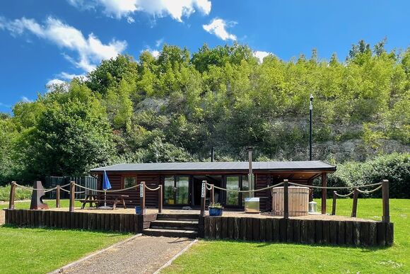 Willow Lodge - St Andrews Lakes, Halling