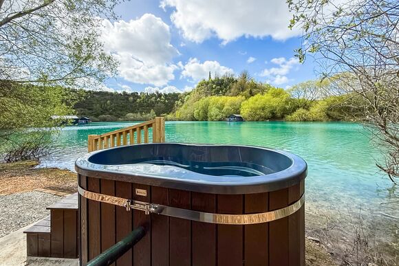 Goose Safari Lodge - St Andrews Lakes, Halling