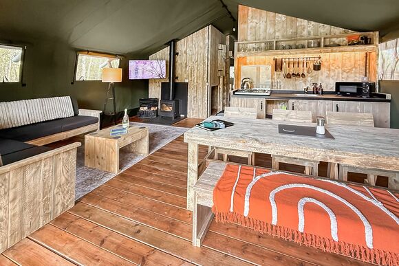 Goose Safari Lodge - St Andrews Lakes, Halling