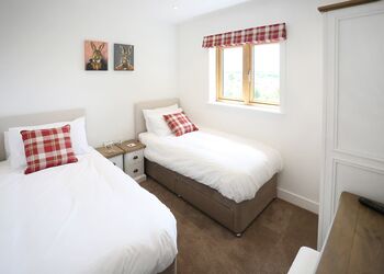 Buzzard 4 Bedroom Cottage - Stowford Farm Meadows, Combe Martin