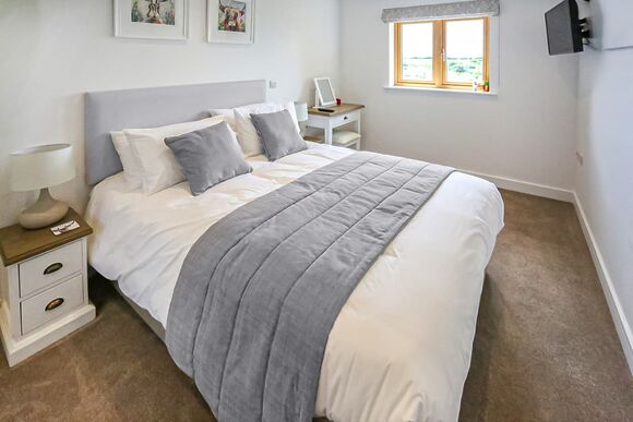 Buzzard 4 Bedroom Cottage - Stowford Farm Meadows, Combe Martin