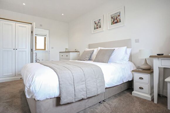 Buzzard 4 Bedroom Cottage - Stowford Farm Meadows, Combe Martin