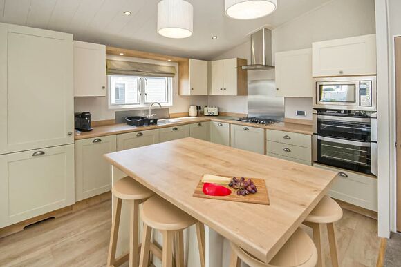 Platinum 2 Bedroom Lodge - Stowford Farm Meadows, Combe Martin