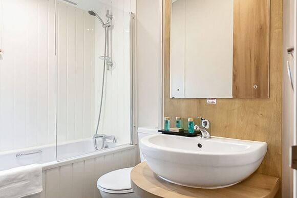 Platinum 2 Bedroom Pet Friendly Lodge - Stowford Farm Meadows, Combe Martin