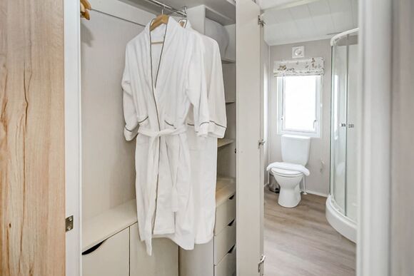 Platinum 3 Bedroom Lodge - Stowford Farm Meadows, Combe Martin