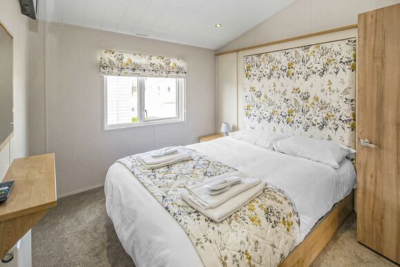 Platinum 3 Bedroom Pet Friendly Lodge - Stowford Farm Meadows, Combe Martin