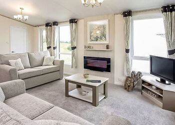 4 Berth Luxury Lodge with Hot Tub - St Helens Coastal Resort, Ryde