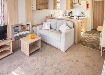 6 Berth Luxury Caravan 3 Bed With Hot Tub Pet - St Helens Coastal Resort, Ryde