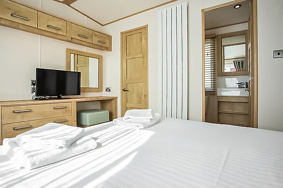 Indulgent 4 Berth Caravan (Pet) - St Helens Coastal Resort, Ryde