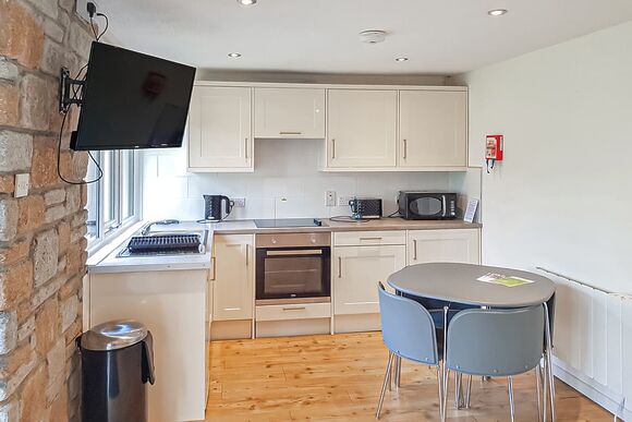 2 Bed Silver Bungalow sleeps 4 - St Ives Holiday Village, Lelant, St Ives