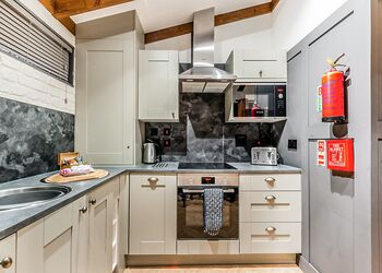 Ettington Lodge Premier - Stratford Upon Avon Lodge Retreat, Snitterfield, Stratford Upon Avon