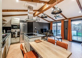 Claverdon Lodge Premier - Stratford Upon Avon Lodge Retreat, Snitterfield, Stratford Upon Avon