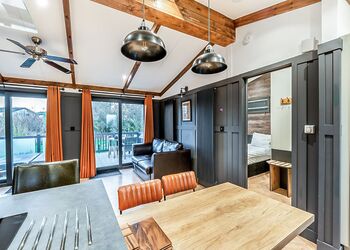 Claverdon Lodge Premier - Stratford Upon Avon Lodge Retreat, Snitterfield, Stratford Upon Avon