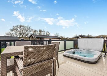 Oxhill Lodge Premier - Stratford Upon Avon Lodge Retreat, Snitterfield, Stratford Upon Avon