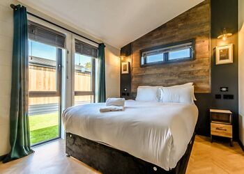 Oxhill Lodge Premier - Stratford Upon Avon Lodge Retreat, Snitterfield, Stratford Upon Avon