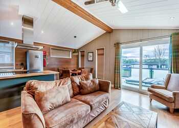 Loxley Lodge Premier - Stratford Upon Avon Lodge Retreat, Snitterfield, Stratford Upon Avon