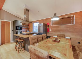 Wilmcote Lodge Premier - Stratford Upon Avon Lodge Retreat, Snitterfield, Stratford Upon Avon