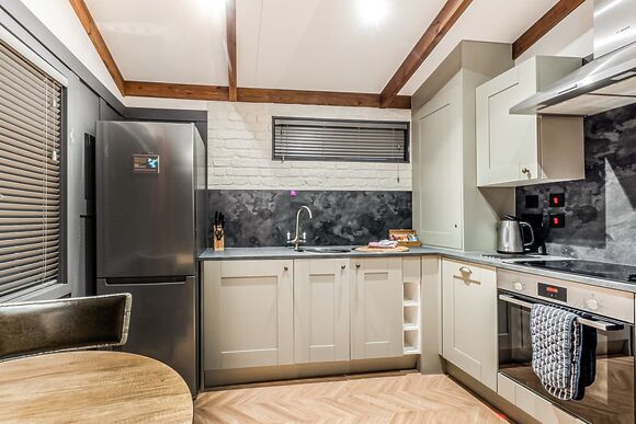 Ettington Lodge Premier - Stratford Upon Avon Lodge Retreat, Snitterfield, Stratford Upon Avon