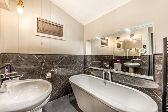 Ettington Lodge Premier - Stratford Upon Avon Lodge Retreat, Snitterfield, Stratford Upon Avon