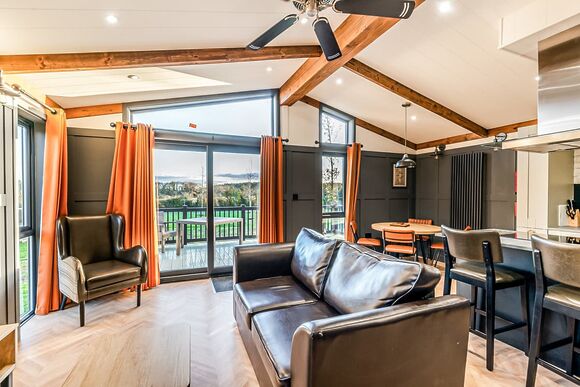 Oxhill Lodge - Stratford Upon Avon Lodge Retreat, Snitterfield, Stratford Upon Avon