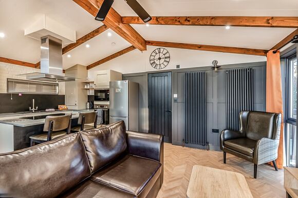 Oxhill Lodge - Stratford Upon Avon Lodge Retreat, Snitterfield, Stratford Upon Avon