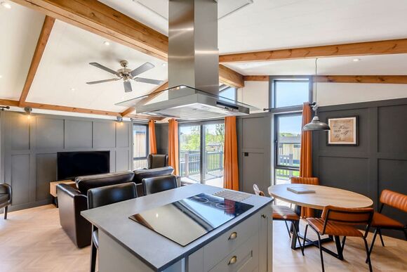 Oxhill Lodge Premier - Stratford Upon Avon Lodge Retreat, Snitterfield, Stratford Upon Avon