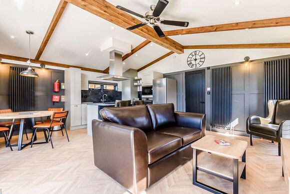 Oxhill Lodge Premier - Stratford Upon Avon Lodge Retreat, Snitterfield, Stratford Upon Avon