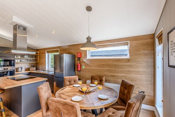 Loxley Lodge - Stratford Upon Avon Lodge Retreat, Snitterfield, Stratford Upon Avon