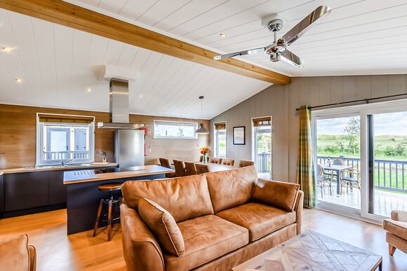 Wilmcote Lodge - Stratford Upon Avon Lodge Retreat, Snitterfield, Stratford Upon Avon