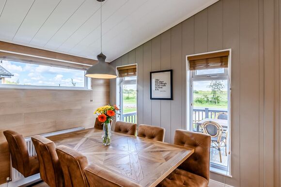 Wilmcote Lodge - Stratford Upon Avon Lodge Retreat, Snitterfield, Stratford Upon Avon