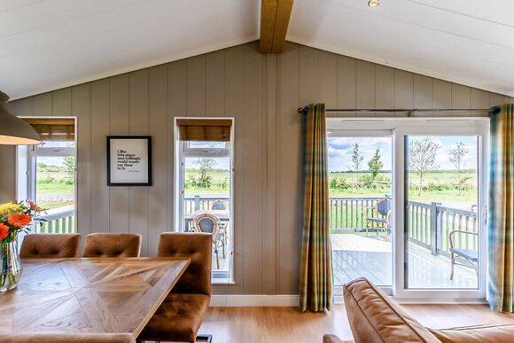 Wilmcote Lodge - Stratford Upon Avon Lodge Retreat, Snitterfield, Stratford Upon Avon