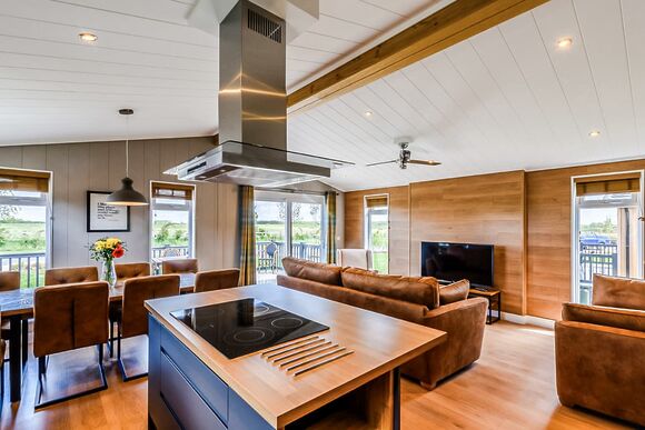 Wilmcote Lodge - Stratford Upon Avon Lodge Retreat, Snitterfield, Stratford Upon Avon