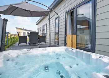 Elite Spa Holiday Home - St Mabyn Lodge Escape, Padstow