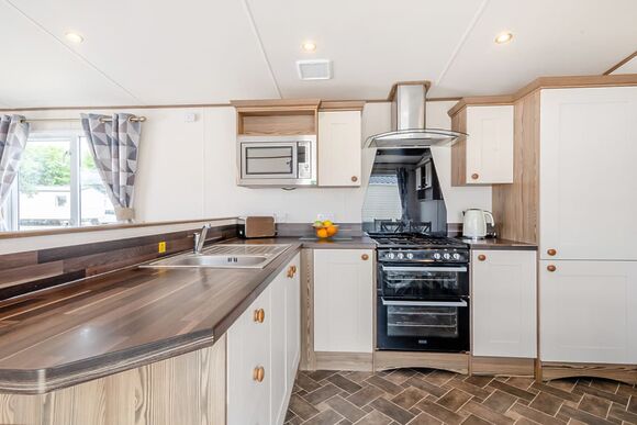 Gold Caravan 6 with parking & decking P, Gold Caravan with parking & decking - St Minver, Rock