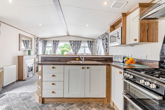 Gold Caravan with parking & decking, Gold Caravan 6 with parking & decking P - St Minver, Rock