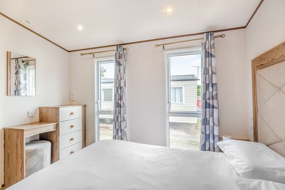 Gold Caravan with parking & decking, Gold Caravan 6 with parking & decking P - St Minver, Rock