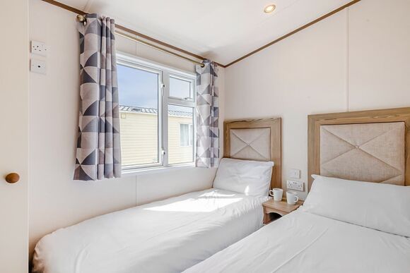 Gold Caravan 6 with parking & decking P, Gold Caravan with parking & decking - St Minver, Rock