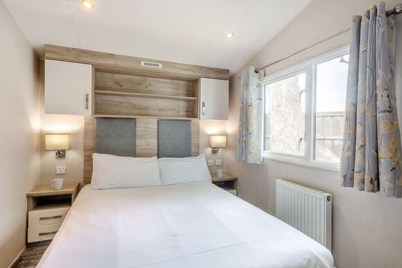 Silver Caravan slps 8 with parking & decking - St Minver, Rock