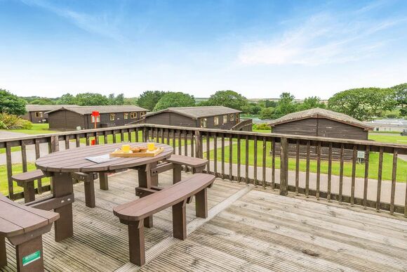 Deluxe Lodge 8 with parking, ensuite & decking P, Deluxe Lodge slps 8 with parking, ensuite & decking - St Minver, Rock