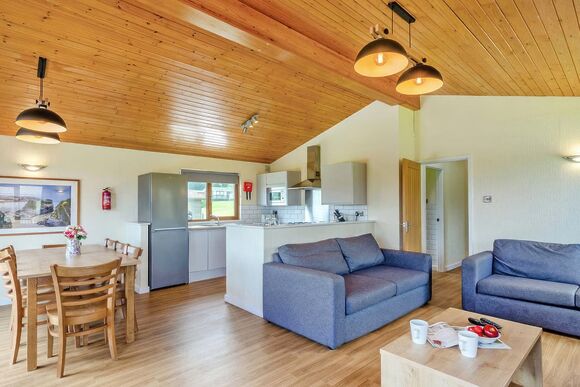 Deluxe Lodge 8 with parking, ensuite & decking P, Deluxe Lodge slps 8 with parking, ensuite & decking - St Minver, Rock