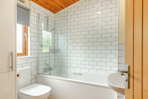 Deluxe Lodge slps 8 with parking, ensuite & decking, Deluxe Lodge 8 with parking, ensuite & decking P - St Minver, Rock