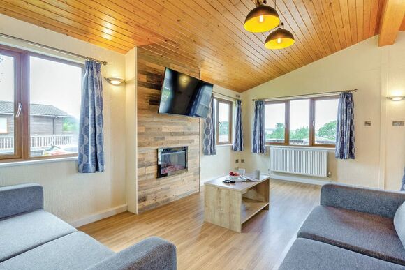 Deluxe Lodge 8 with ensuite & decking P, Deluxe 3 Lodge with ensuite & decking - St Minver, Rock