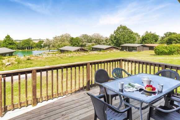 Superior Lodge 6 with ensuite & decking P, Superior 2 Lodge with ensuite & decking - St Minver, Rock