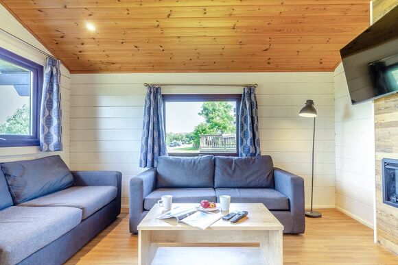 Superior Lodge 6 with ensuite & decking P, Superior 2 Lodge with ensuite & decking - St Minver, Rock