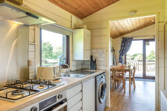 Superior Lodge 6 with ensuite & decking P, Superior 2 Lodge with ensuite & decking - St Minver, Rock