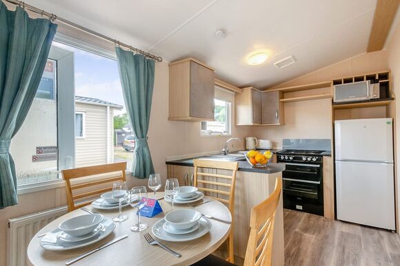 Bronze Premium 2 Bedroom Caravan, Sleeps 6. - St Minver, Rock